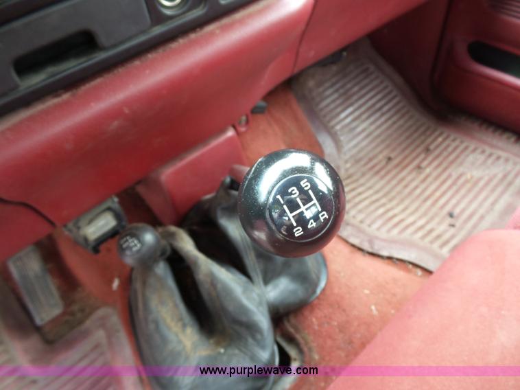 image for item AV9929 1995 Dodge Ram 2500 Club Cab pickup truck