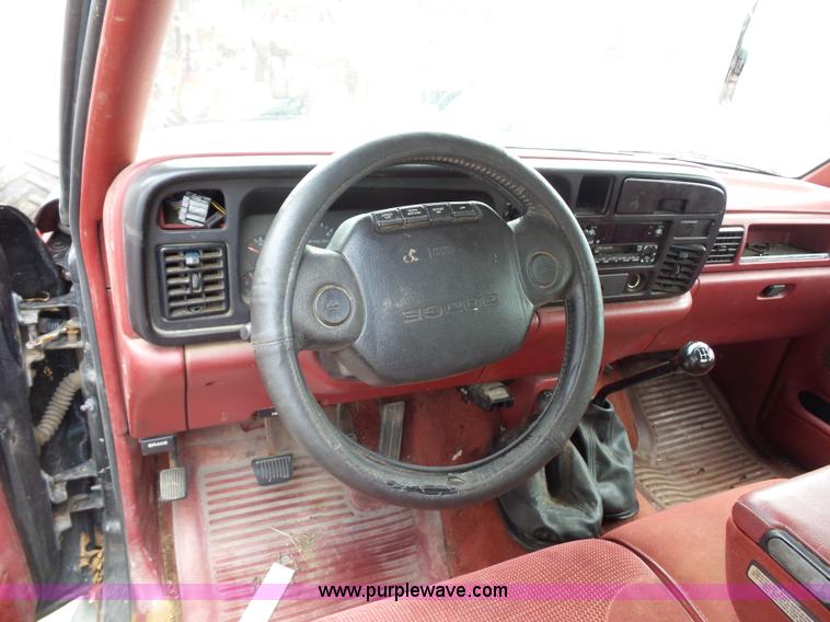 image for item AV9929 1995 Dodge Ram 2500 Club Cab pickup truck