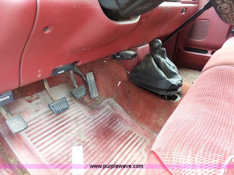 image for item AV9929 1995 Dodge Ram 2500 Club Cab pickup truck