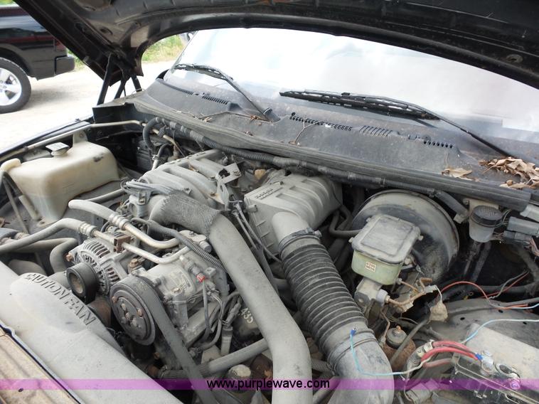 image for item AV9929 1995 Dodge Ram 2500 Club Cab pickup truck