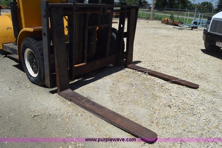 image for item BF9789 Hyster H250A forklift