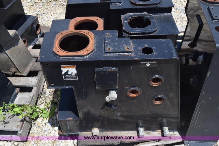 image for item BF9798 (7) hydraulic reservoir tanks