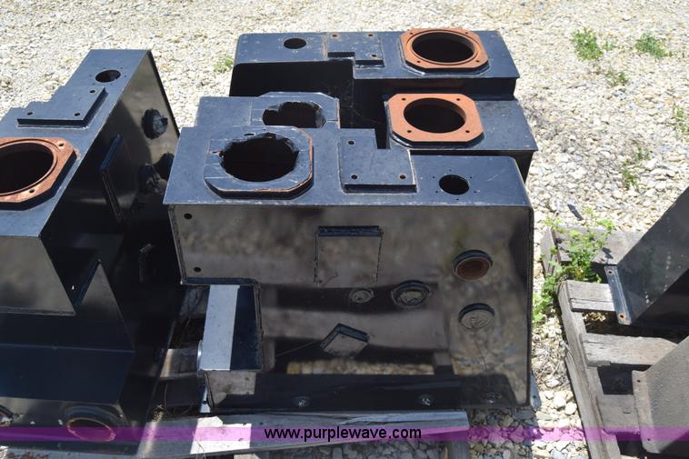 image for item BF9798 (7) hydraulic reservoir tanks