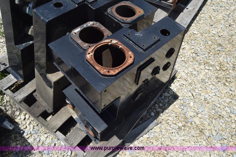 image for item BF9798 (7) hydraulic reservoir tanks