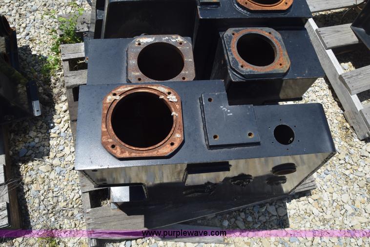 image for item BF9798 (7) hydraulic reservoir tanks