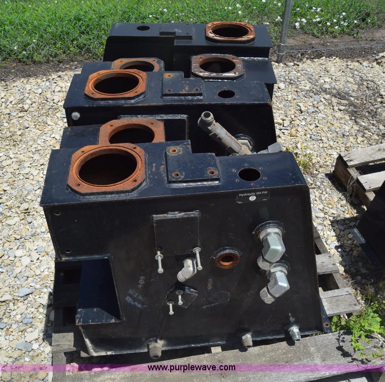 image for item BF9798 (7) hydraulic reservoir tanks