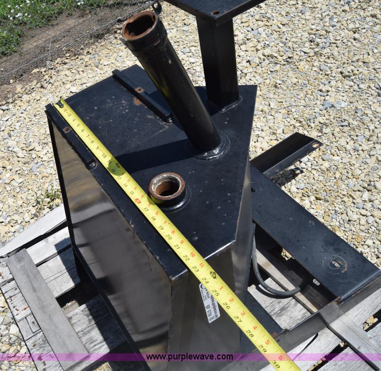 image for item BF9798 (7) hydraulic reservoir tanks