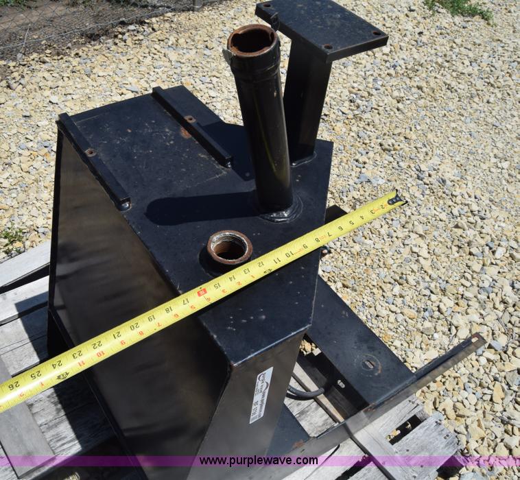 image for item BF9798 (7) hydraulic reservoir tanks