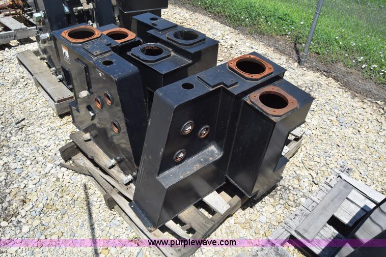 image for item BF9798 (7) hydraulic reservoir tanks