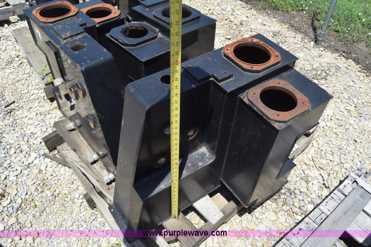 image for item BF9798 (7) hydraulic reservoir tanks