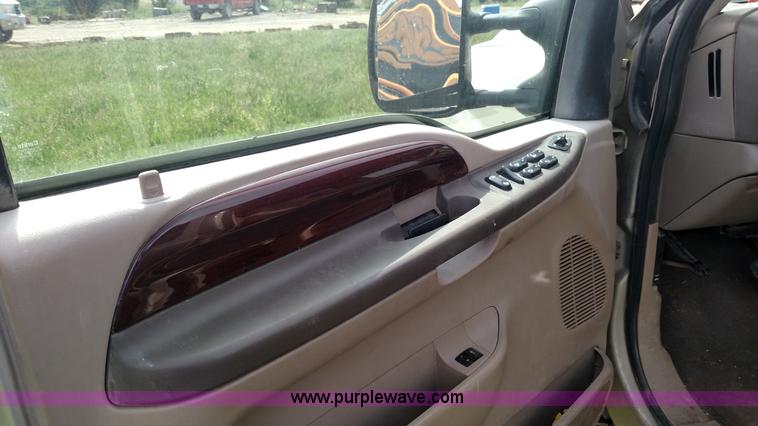 image for item BR9323 2004 Ford Excursion SUV