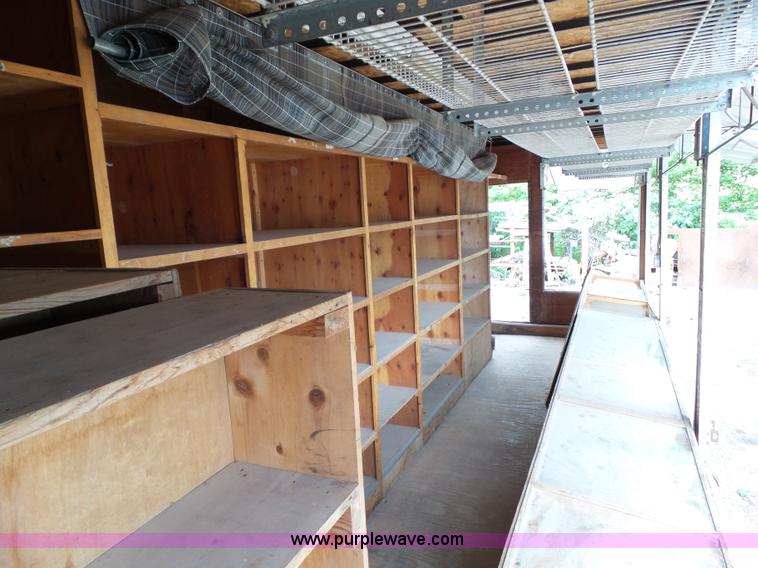 image for item BZ9763 1991 Jensen concession trailer