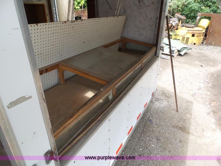 image for item BZ9763 1991 Jensen concession trailer