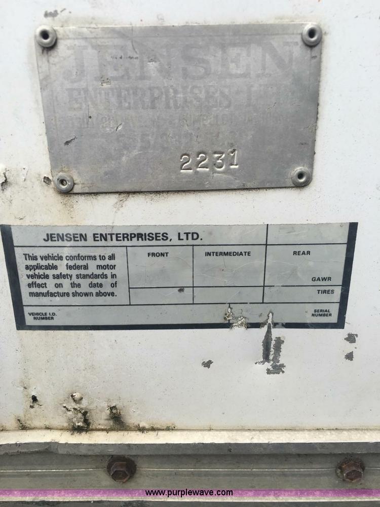 image for item BZ9763 1991 Jensen concession trailer