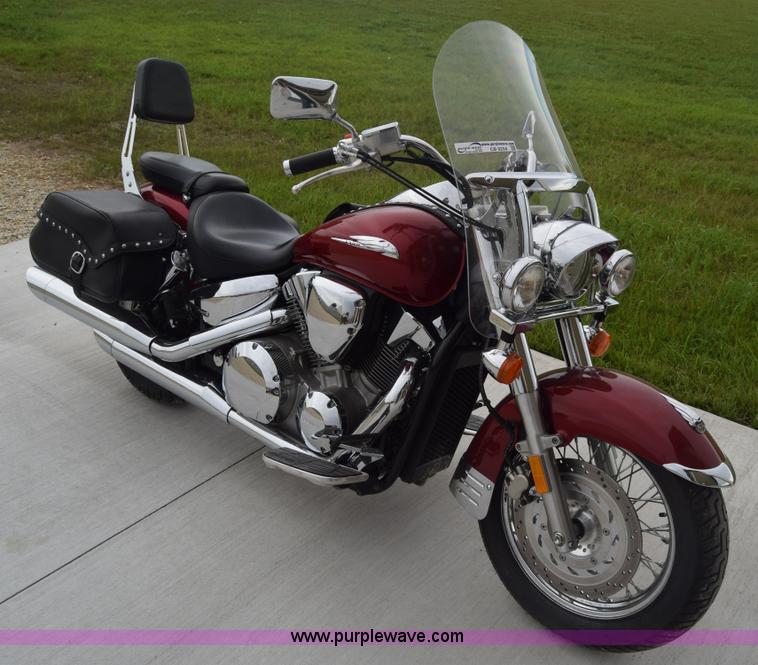 image for item CB9254 2004 Honda VTX1300 motorcycle