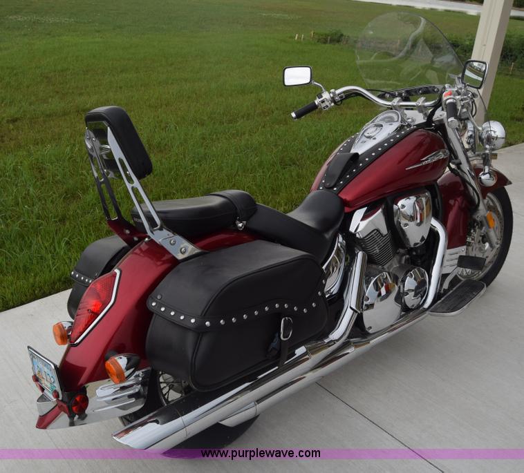 image for item CB9254 2004 Honda VTX1300 motorcycle