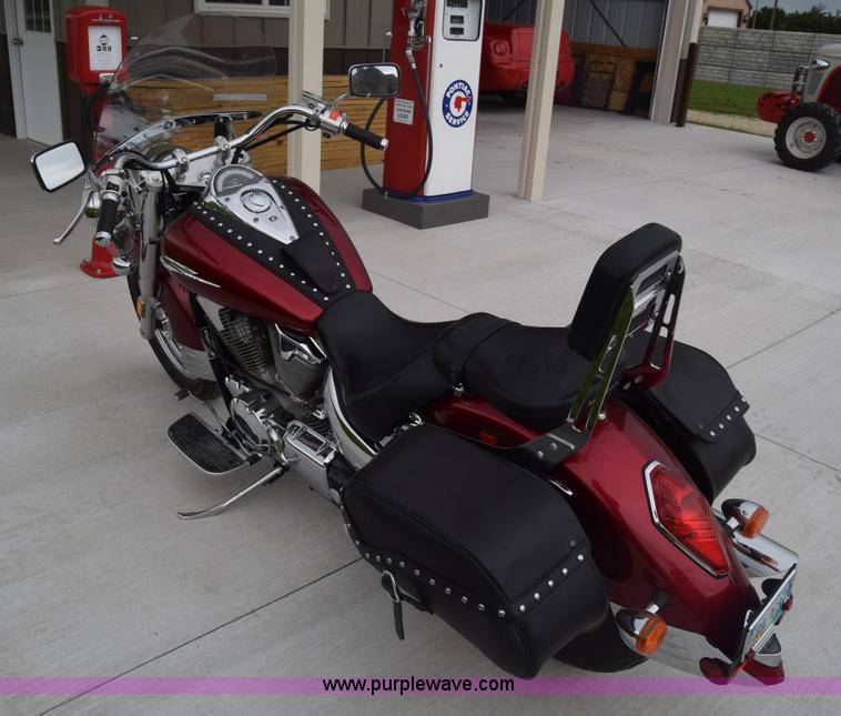 image for item CB9254 2004 Honda VTX1300 motorcycle