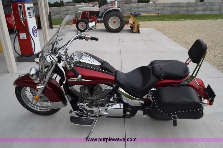 image for item CB9254 2004 Honda VTX1300 motorcycle