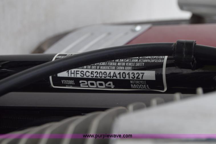 image for item CB9254 2004 Honda VTX1300 motorcycle