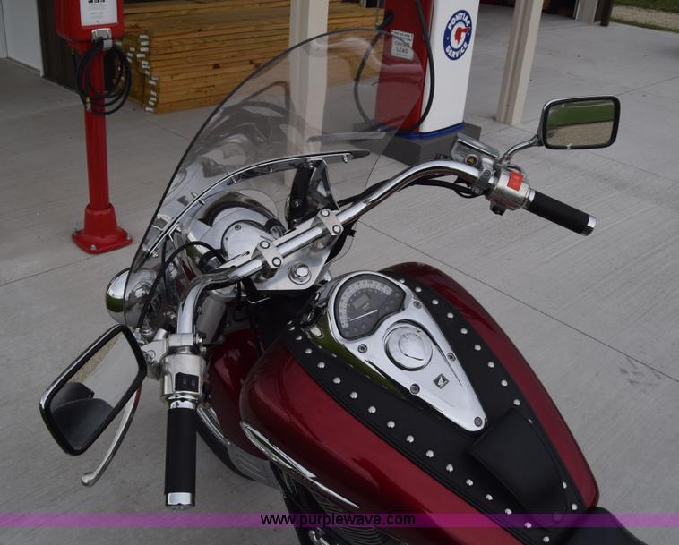 image for item CB9254 2004 Honda VTX1300 motorcycle