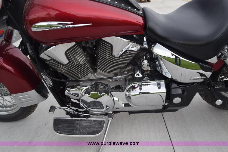 image for item CB9254 2004 Honda VTX1300 motorcycle