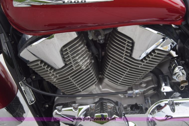 image for item CB9254 2004 Honda VTX1300 motorcycle