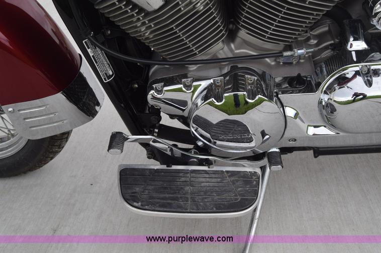 image for item CB9254 2004 Honda VTX1300 motorcycle