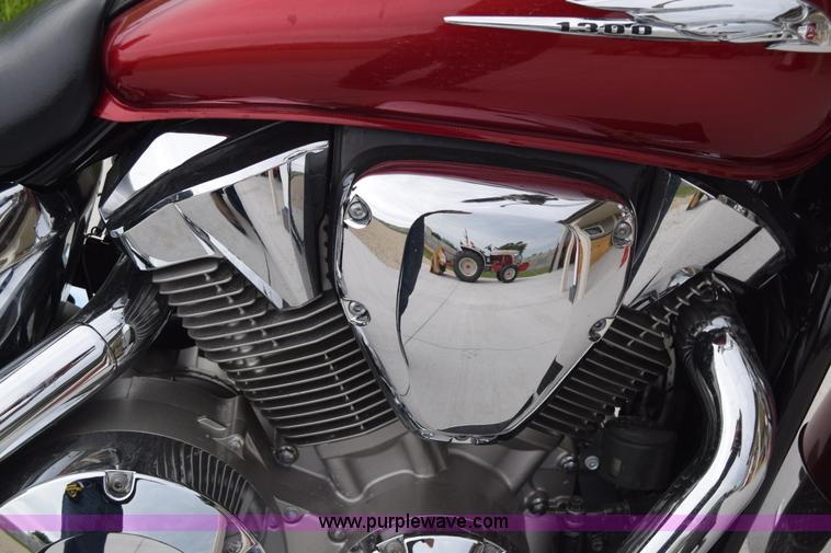 image for item CB9254 2004 Honda VTX1300 motorcycle