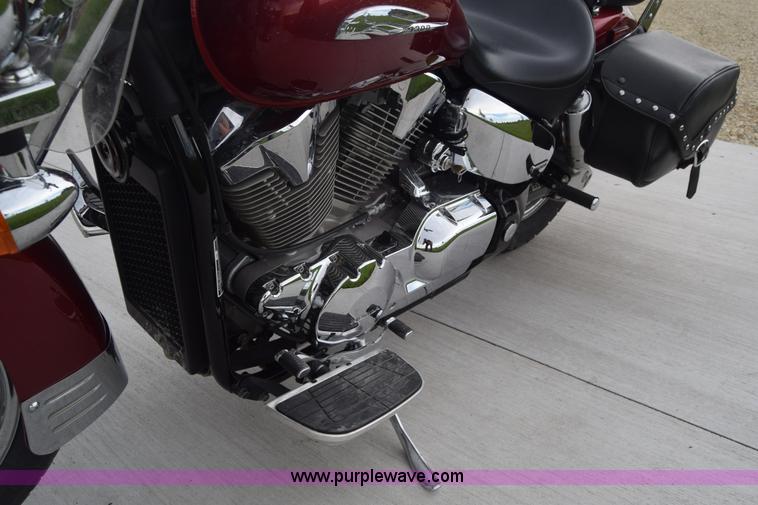 image for item CB9254 2004 Honda VTX1300 motorcycle