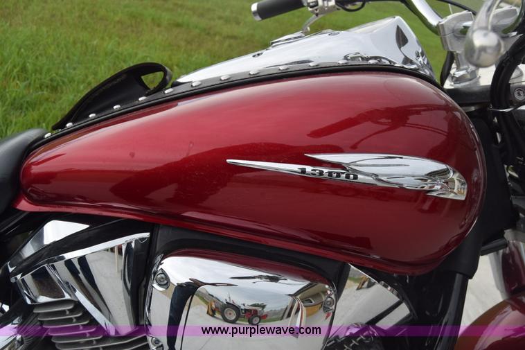 image for item CB9254 2004 Honda VTX1300 motorcycle