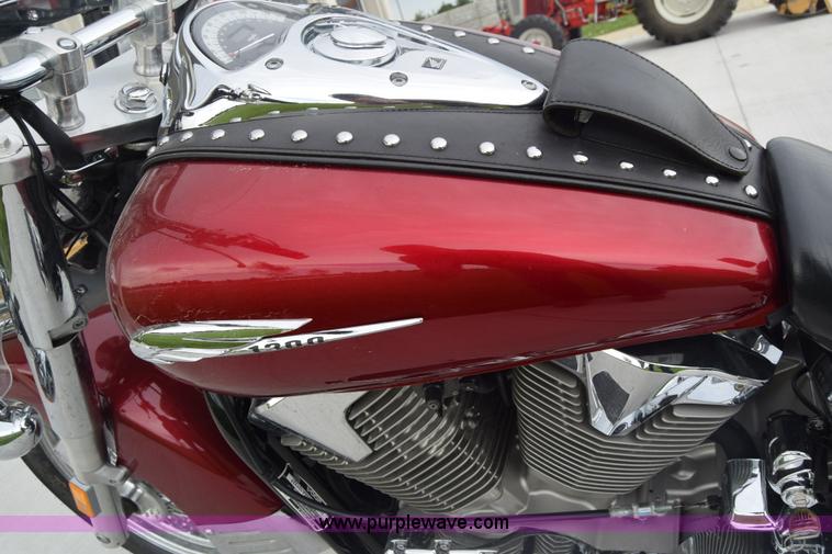 image for item CB9254 2004 Honda VTX1300 motorcycle