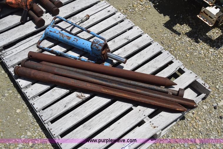 image for item CB9345 (12) hydraulic breakers