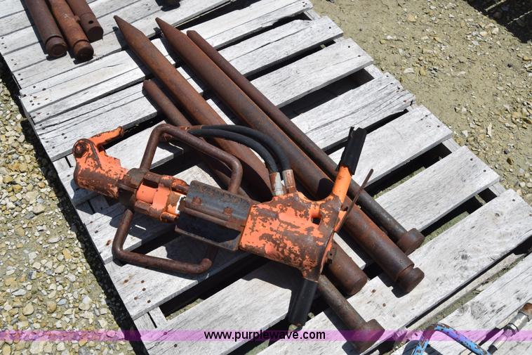 image for item CB9345 (12) hydraulic breakers