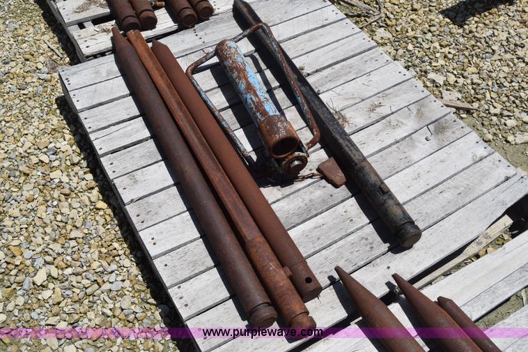 image for item CB9345 (12) hydraulic breakers