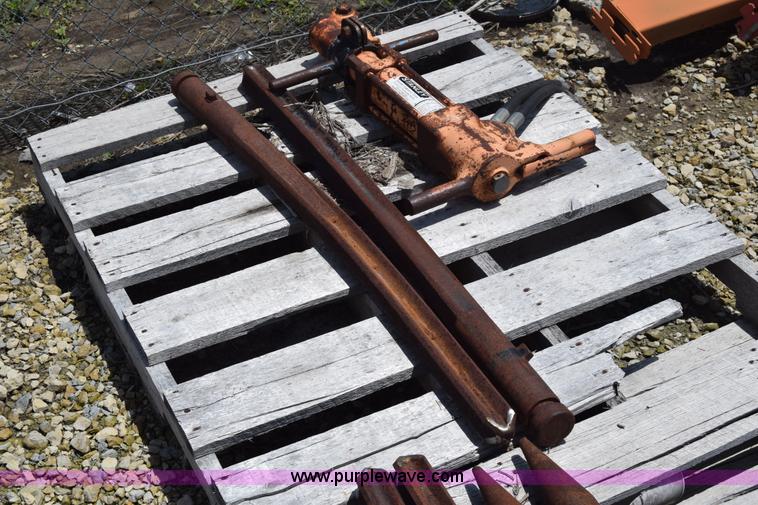 image for item CB9345 (12) hydraulic breakers