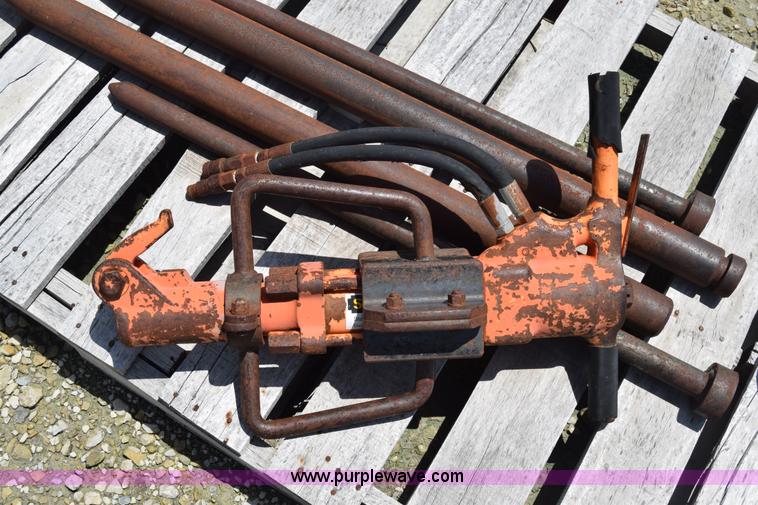 image for item CB9345 (12) hydraulic breakers