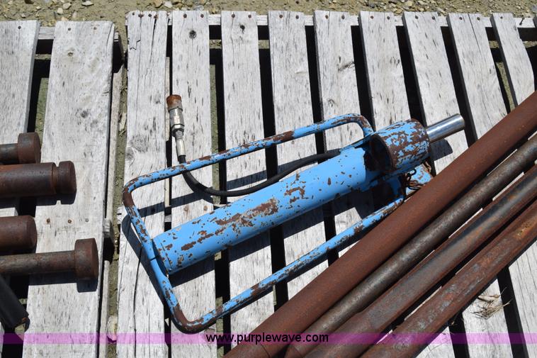 image for item CB9345 (12) hydraulic breakers