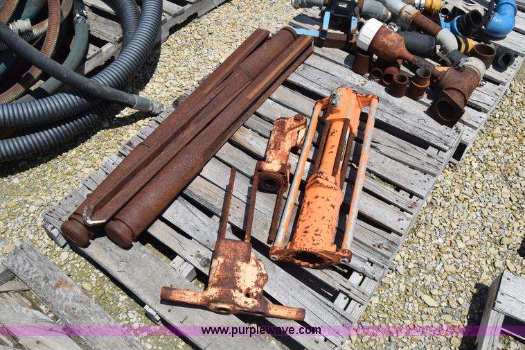 image for item CB9345 (12) hydraulic breakers