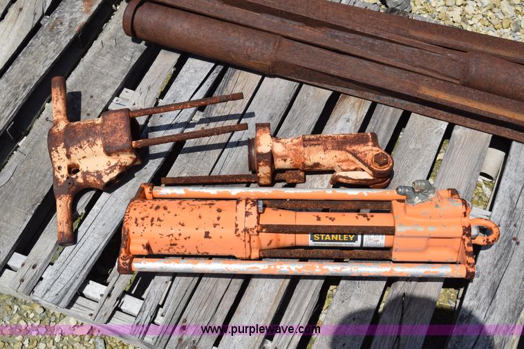 image for item CB9345 (12) hydraulic breakers