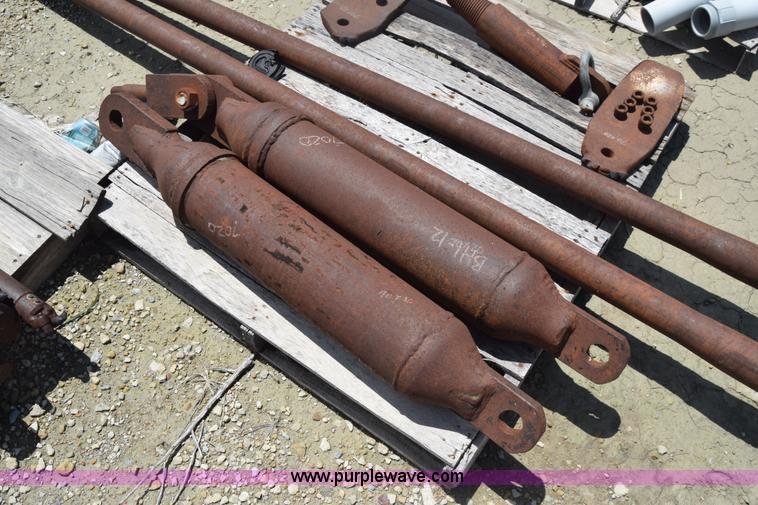 image for item CB9345 (12) hydraulic breakers