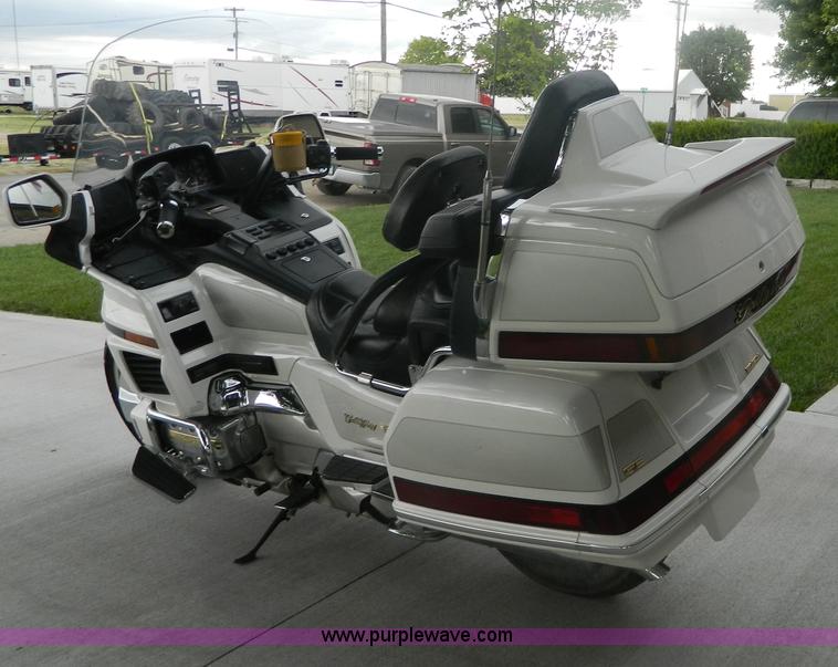 image for item D6173 1996 Honda GL1500SE Gold Wing motorcycle