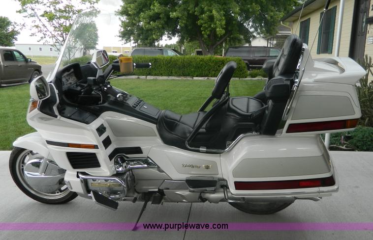 image for item D6173 1996 Honda GL1500SE Gold Wing motorcycle