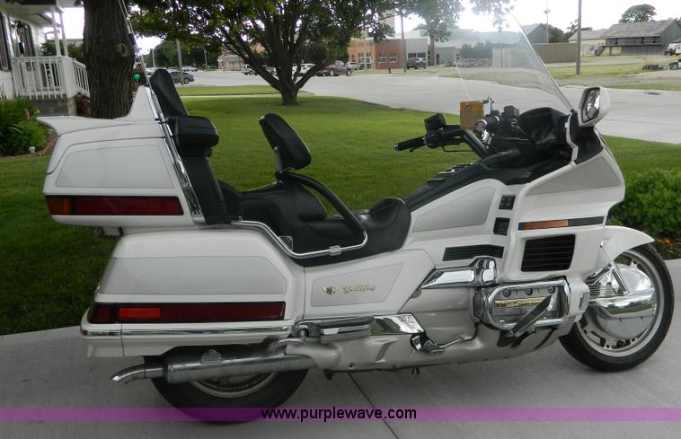 image for item D6173 1996 Honda GL1500SE Gold Wing motorcycle