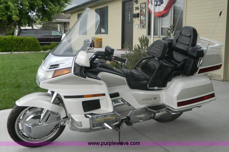 image for item D6173 1996 Honda GL1500SE Gold Wing motorcycle