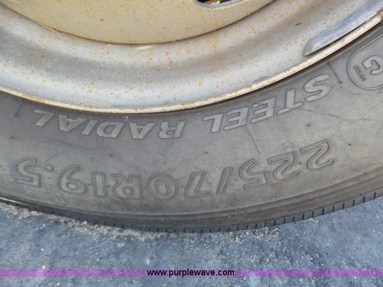 image for item J6015 2008 Ford F450 service truck with crane