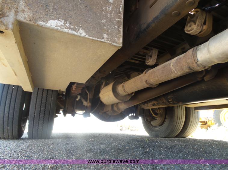 image for item J6015 2008 Ford F450 service truck with crane