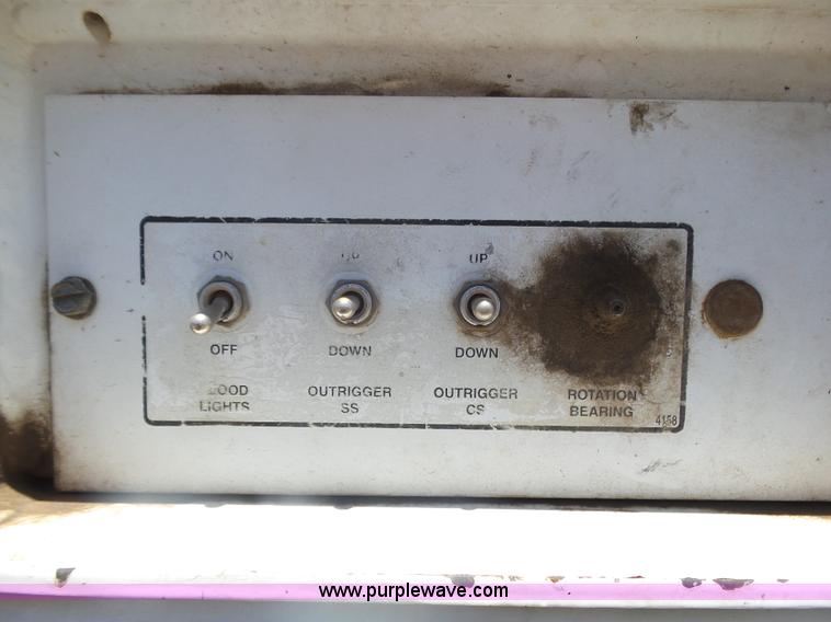 image for item J6015 2008 Ford F450 service truck with crane