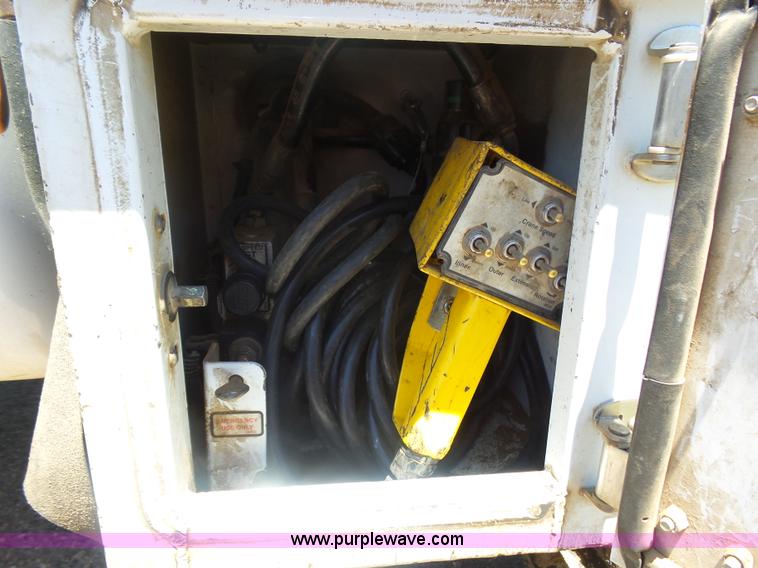 image for item J6015 2008 Ford F450 service truck with crane