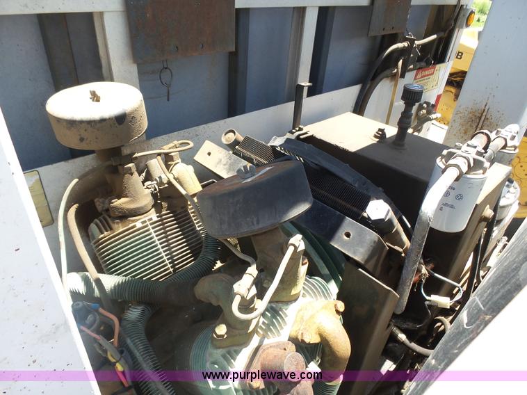 image for item J6015 2008 Ford F450 service truck with crane