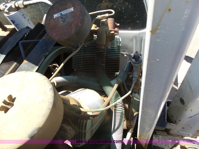 image for item J6015 2008 Ford F450 service truck with crane